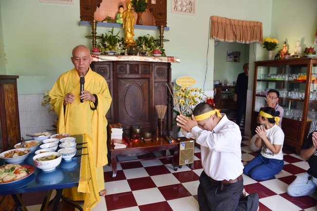 Visiting Late female Novice Thich Nu Phuc Tho Funeral in Bình Dương